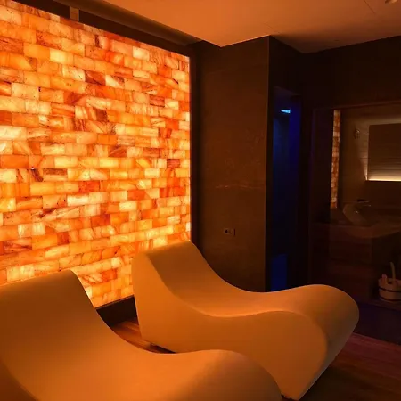 Hotel White